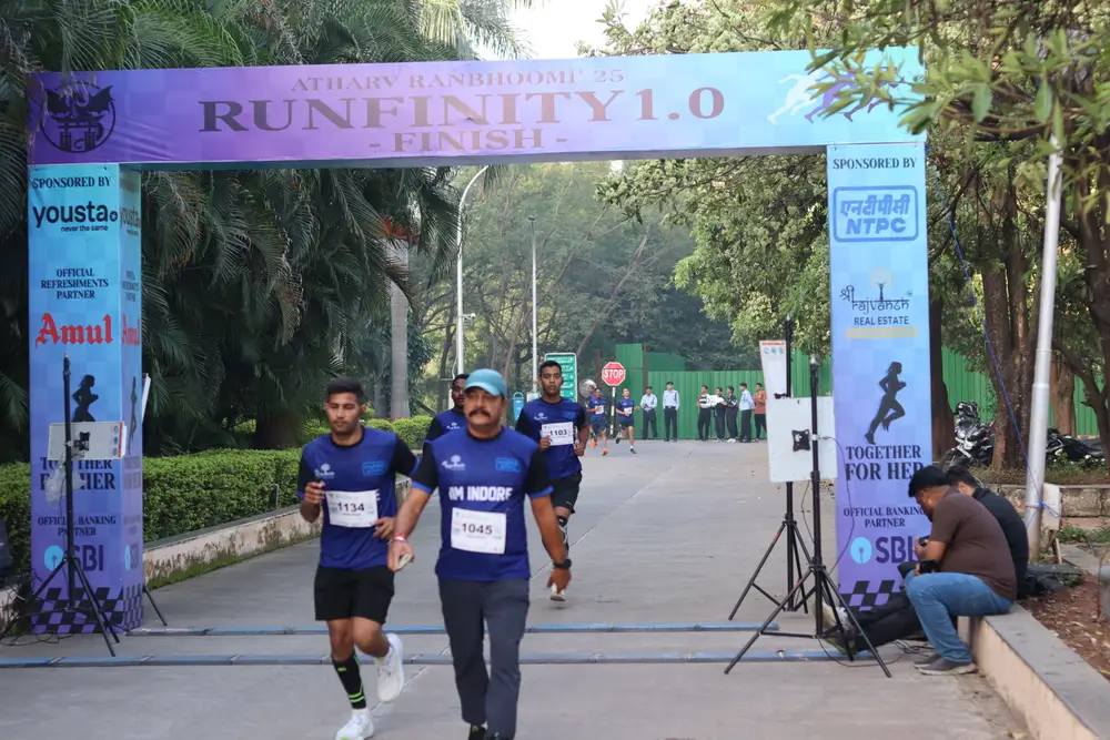 Two runners coming down the finish straight together at Runfinity 1.0