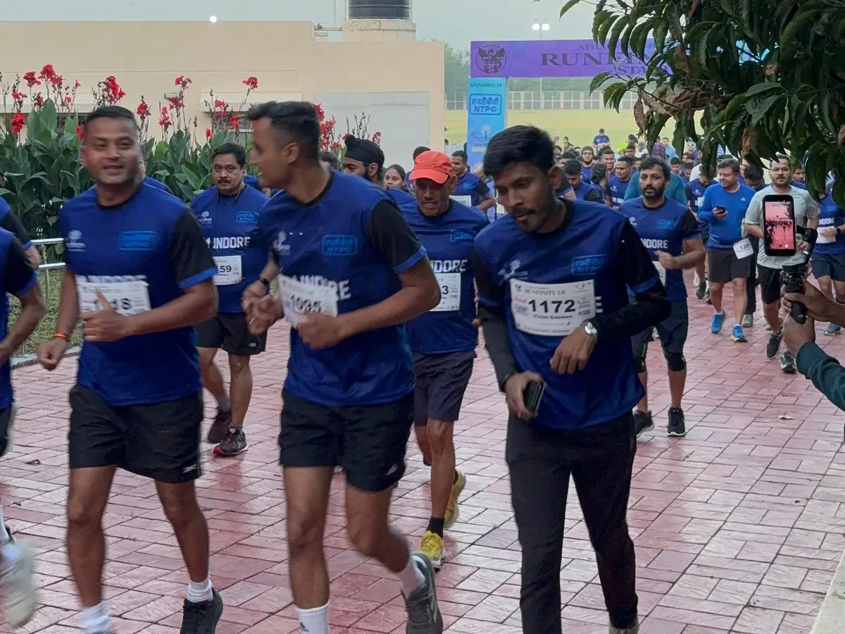 The field setting off from the stadium gate at the start of Runfinity 1.0